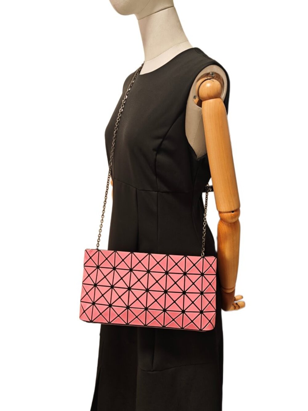 BAO BAO ISSEY MIYAKE Pink Geometric Chain Shoulder Clutch Bag - Picture 2 of 14